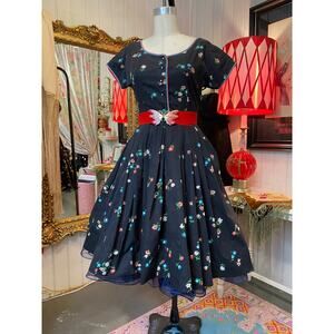 vintage 1950s black floral fit and flare dress cotton full skirt 50s fashion s